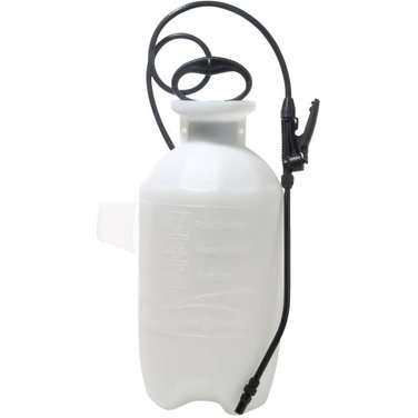 Chapin Poly Garden Sprayer - 2 Gallon
